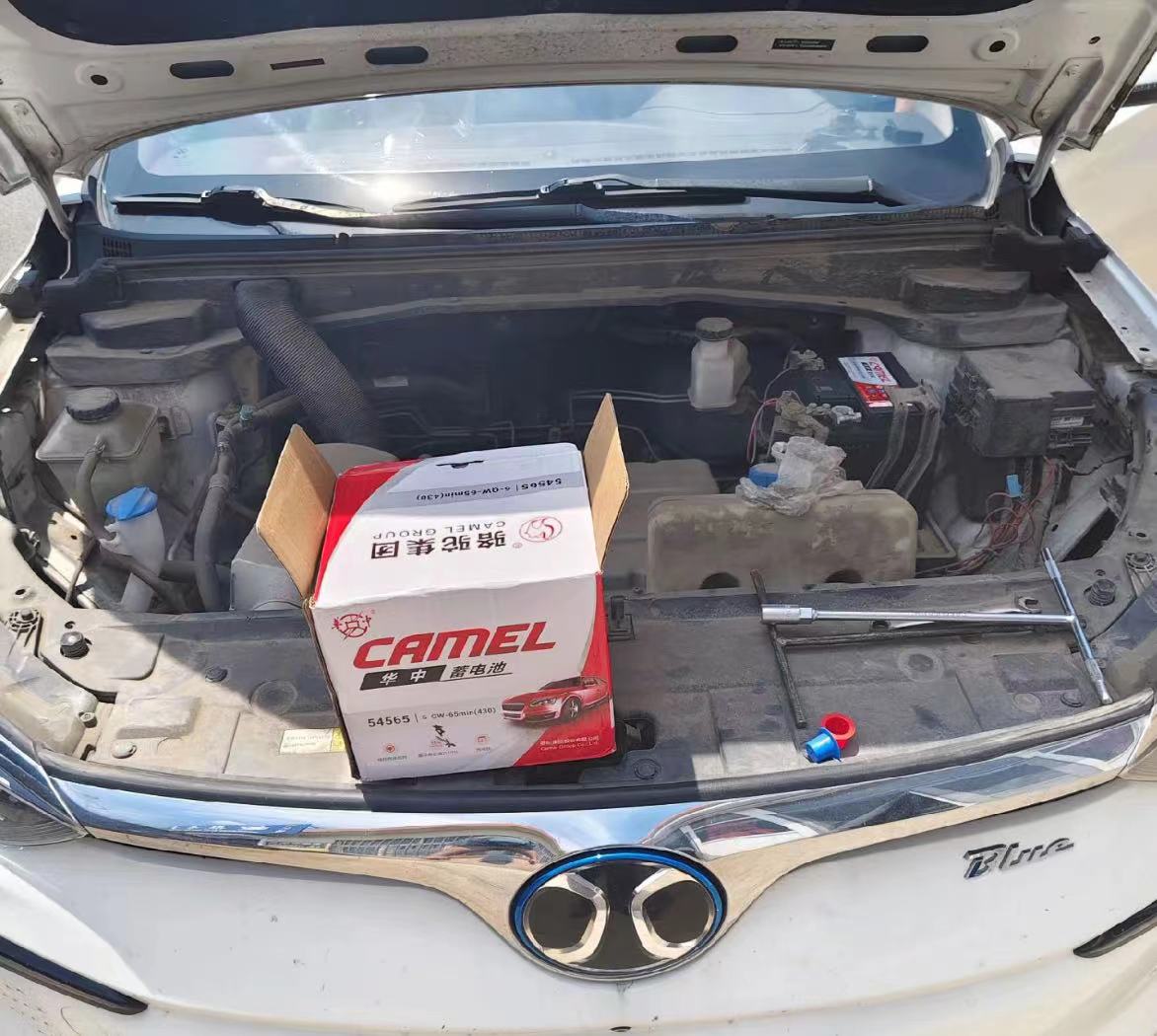 龙华区汽车半路没电了怎么办？需要搭电吗？